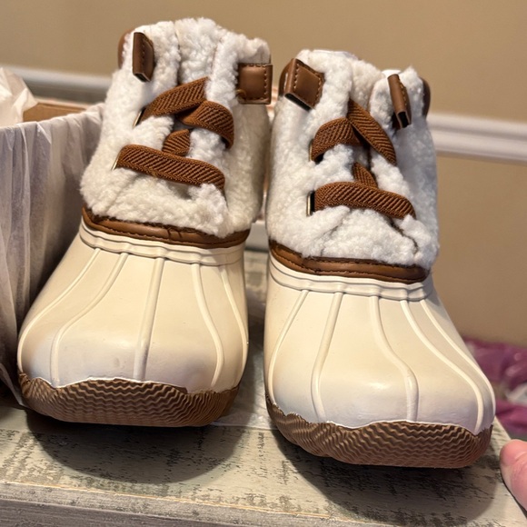 Skechers Shoes - Skechers Womens Tan and Cream Boots